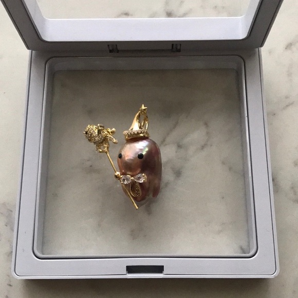Baroque Pearl Little Monster Pendant With Moveable Wand - Picture 1 of 8